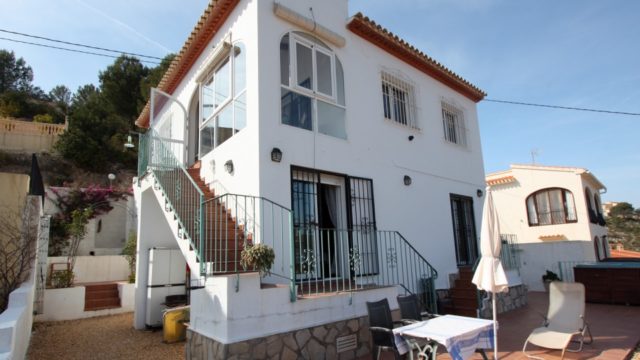 Hiszpania domy. Willa w Alcalali koło Alicante