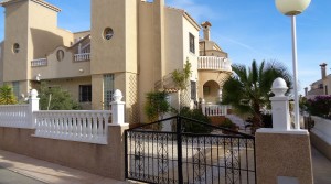 Domek narożny typu Quad Hiszpania domy na sprzedaż